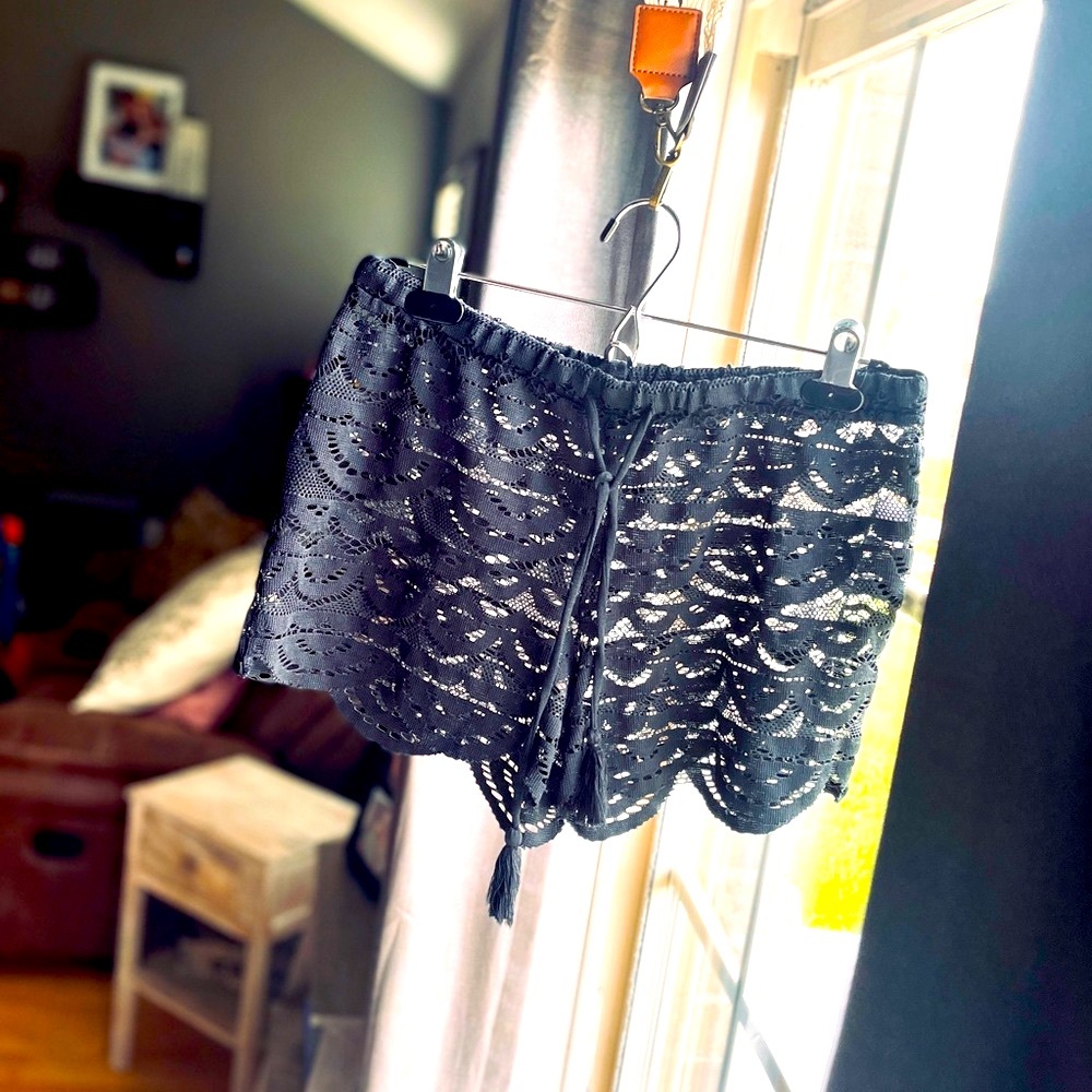 💚 MIKEN Lace Beach Shorts 🆕